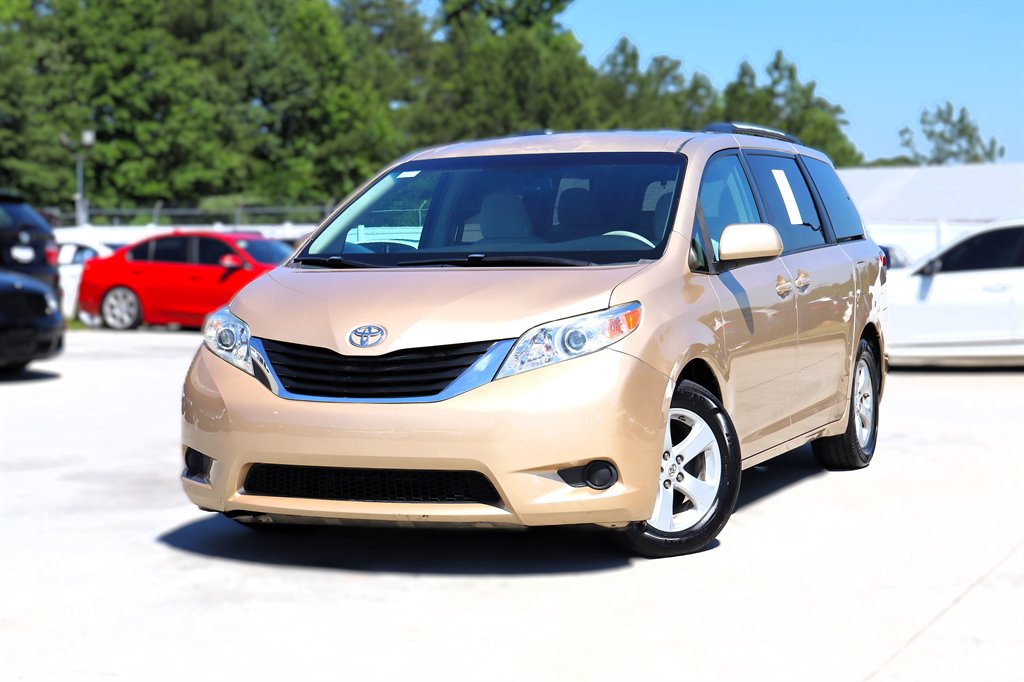 2011 Toyota Sienna - $8,995