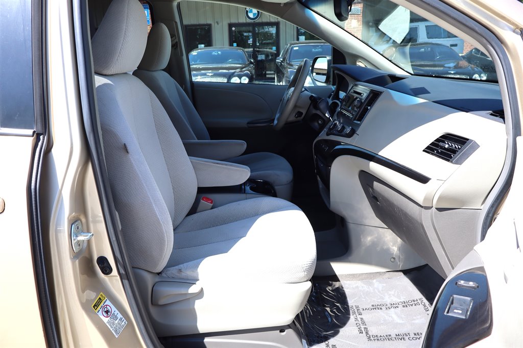 2011 Toyota Sienna - $8,995