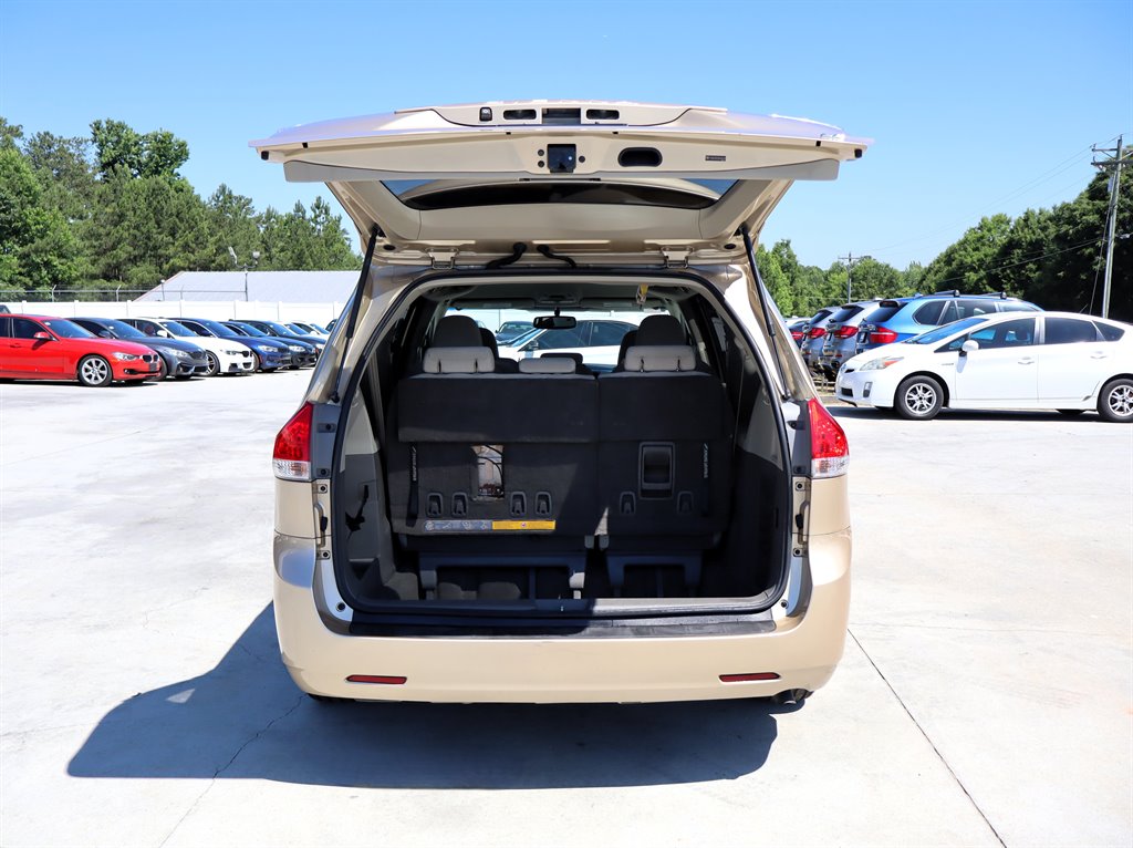 2011 Toyota Sienna - $8,995