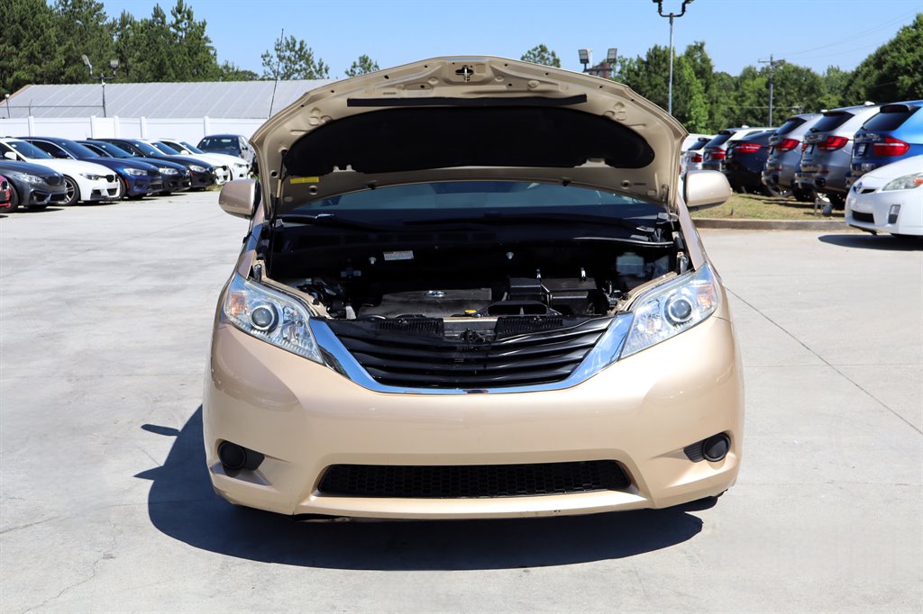 2011 Toyota Sienna - $8,995