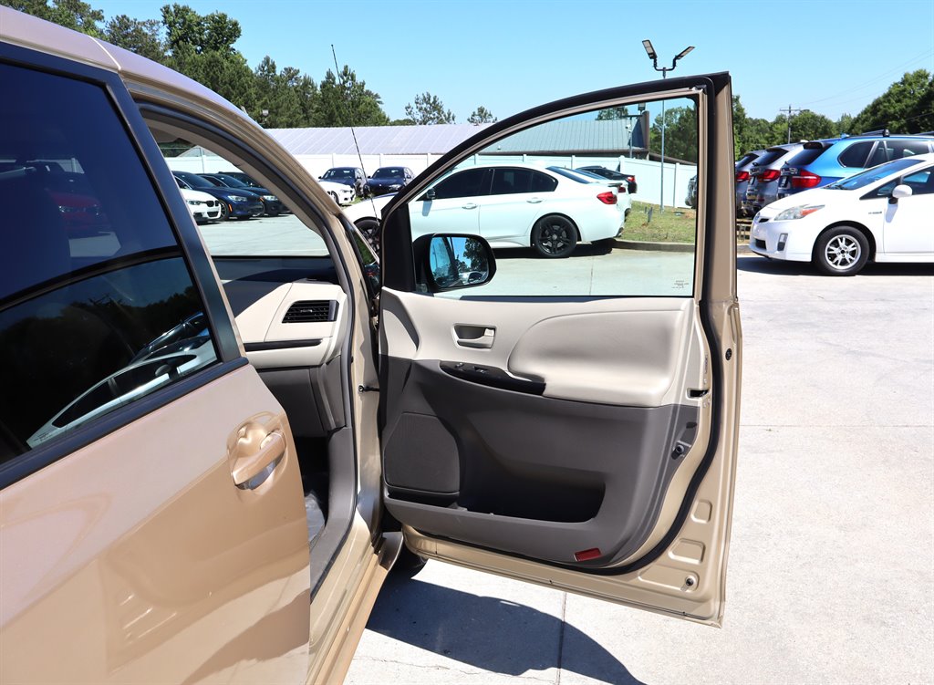 2011 Toyota Sienna - $8,995