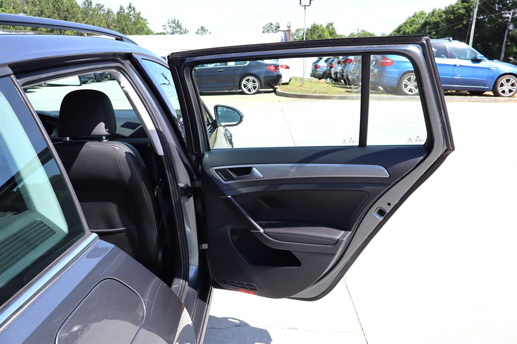 2015 Volkswagen Golf - $10,995