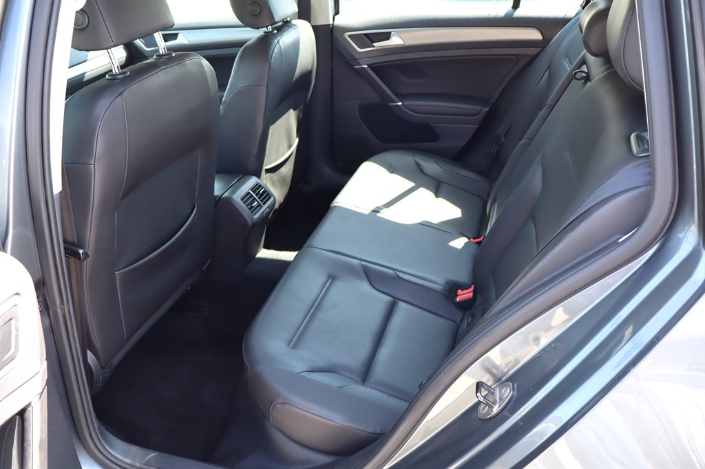 2015 Volkswagen Golf - $10,995