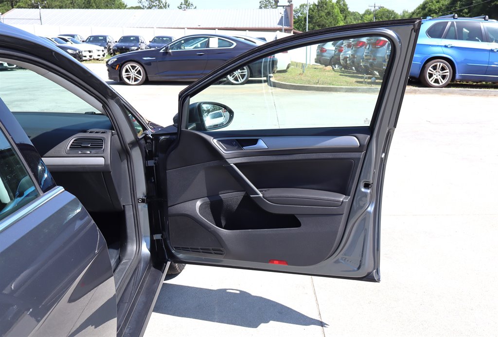 2015 Volkswagen Golf - $10,995