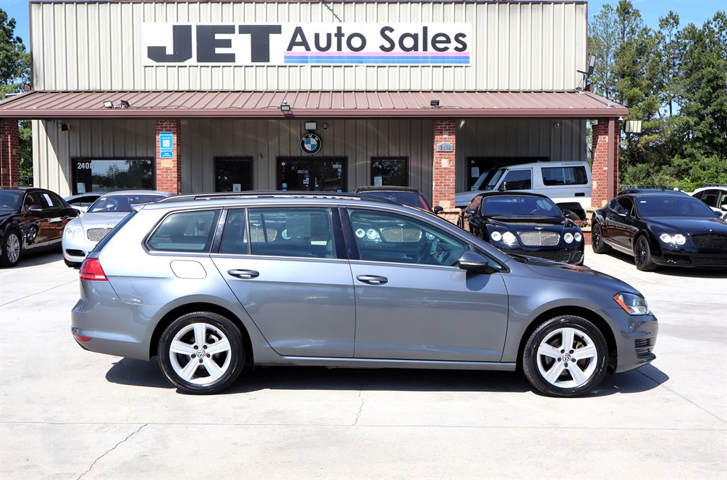 2015 Volkswagen Golf - $10,995