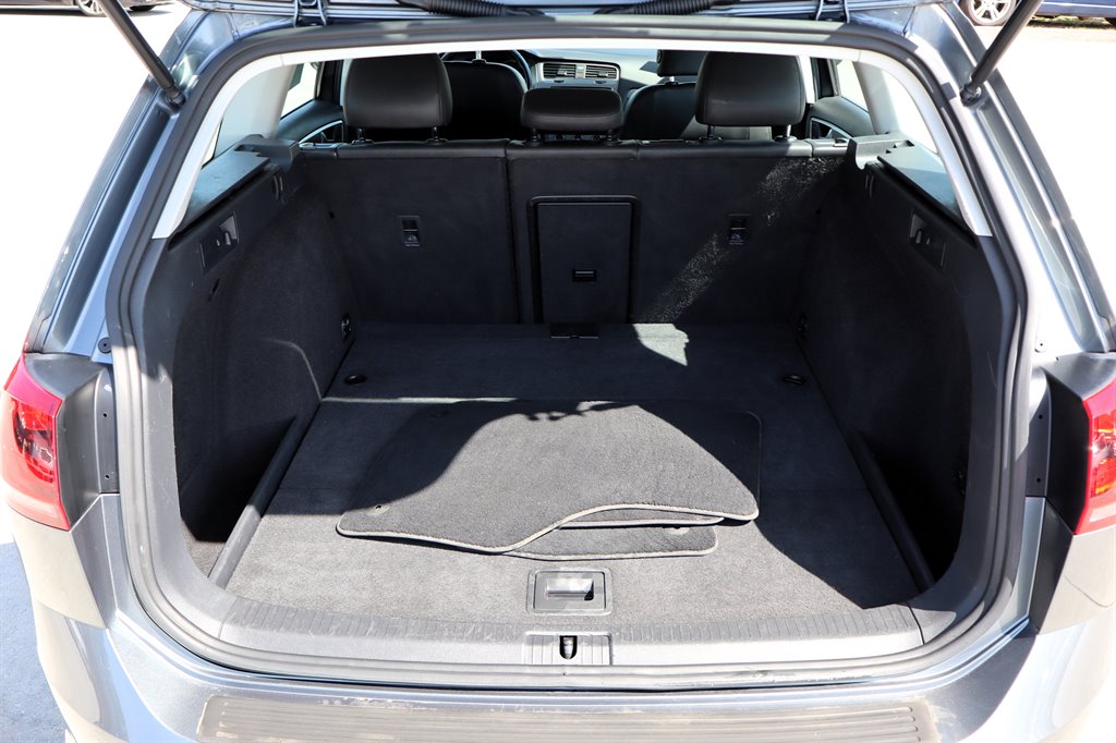 2015 Volkswagen Golf - $10,995