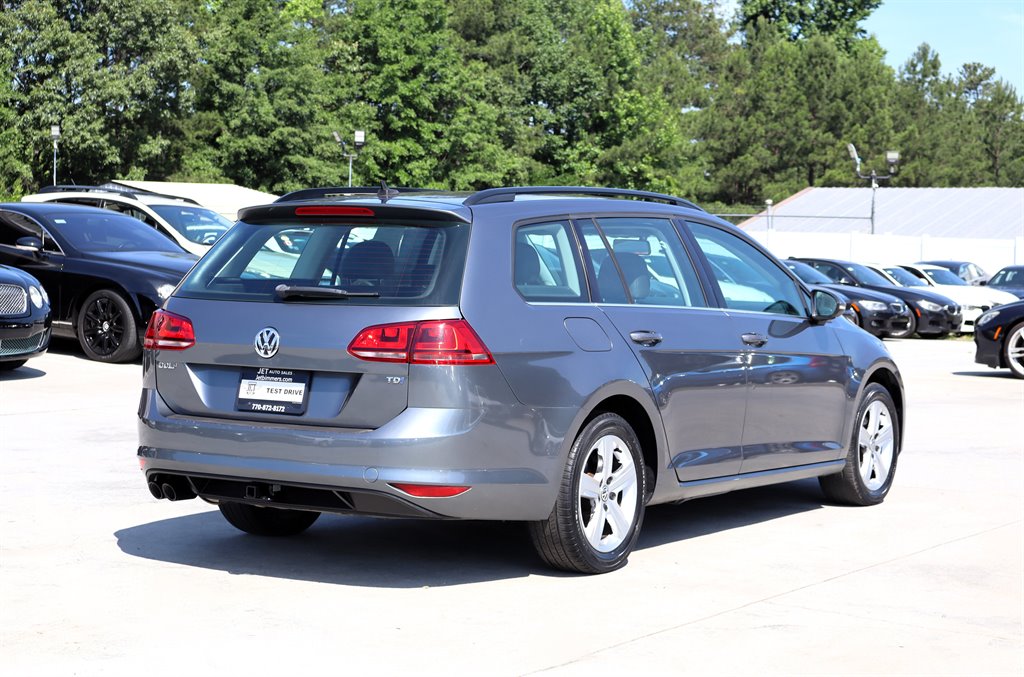 2015 Volkswagen Golf - $10,995