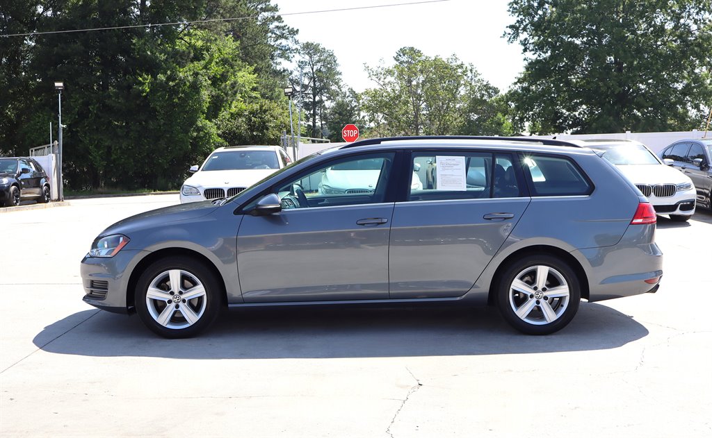 2015 Volkswagen Golf - $10,995