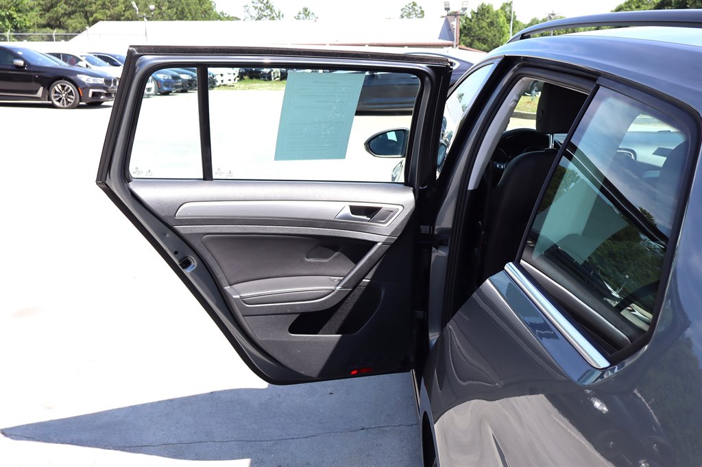 2015 Volkswagen Golf - $10,995