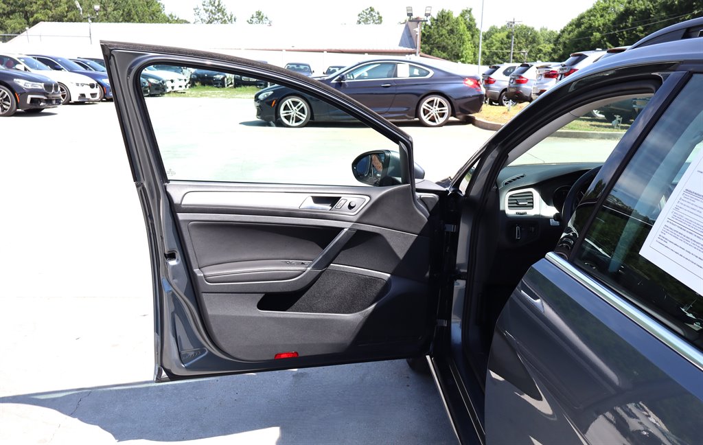 2015 Volkswagen Golf - $10,995