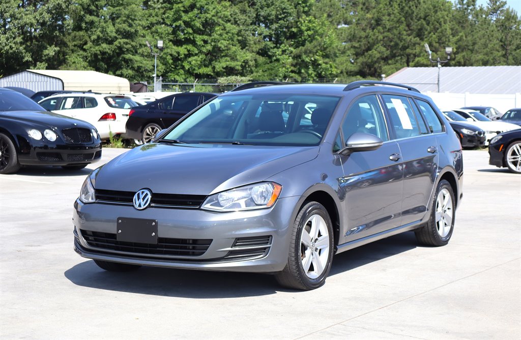 2015 Volkswagen Golf - $10,995