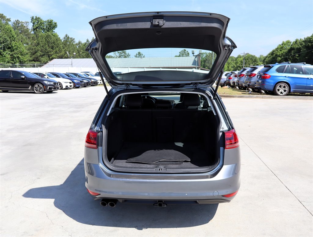 2015 Volkswagen Golf - $10,995