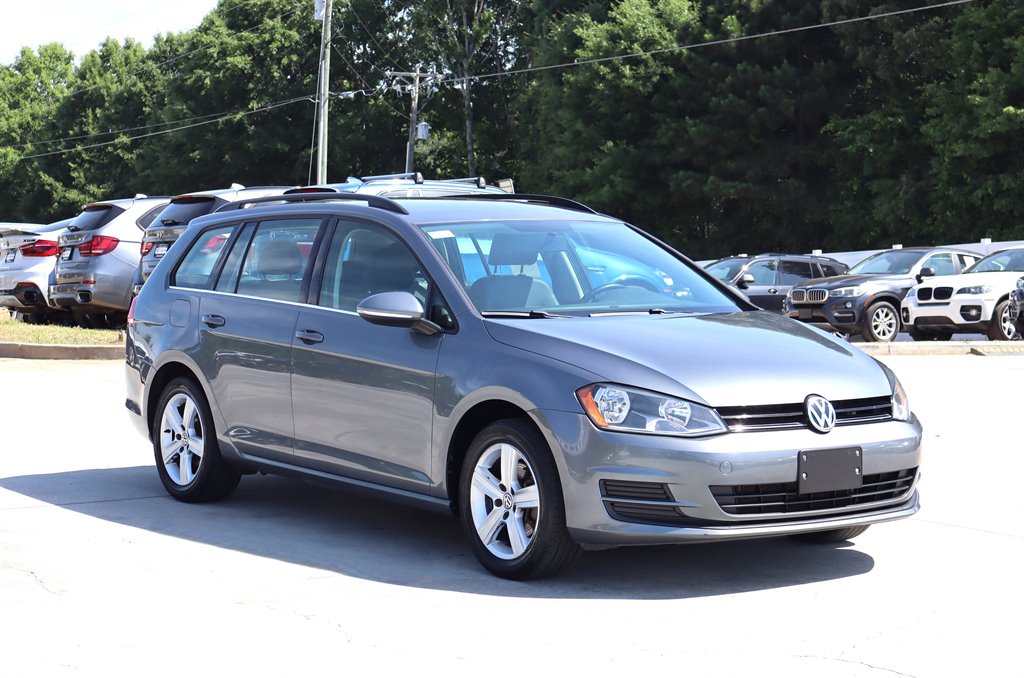 2015 Volkswagen Golf - $10,995