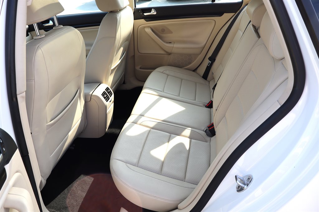 2012 Volkswagen Jetta - $8,995