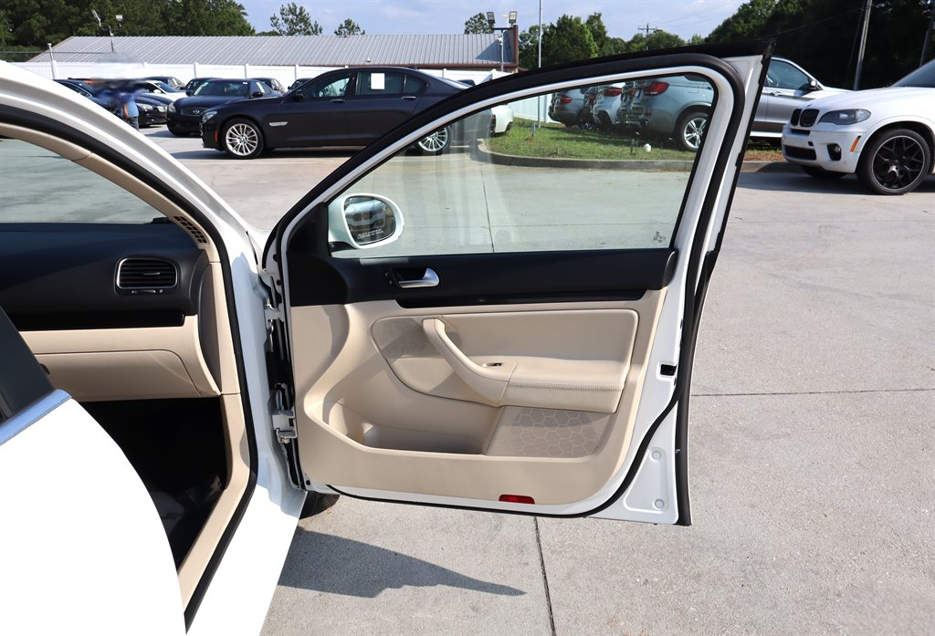 2012 Volkswagen Jetta - $8,995