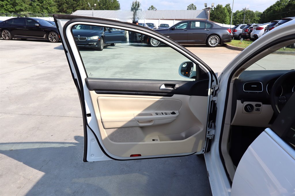 2012 Volkswagen Jetta - $8,995