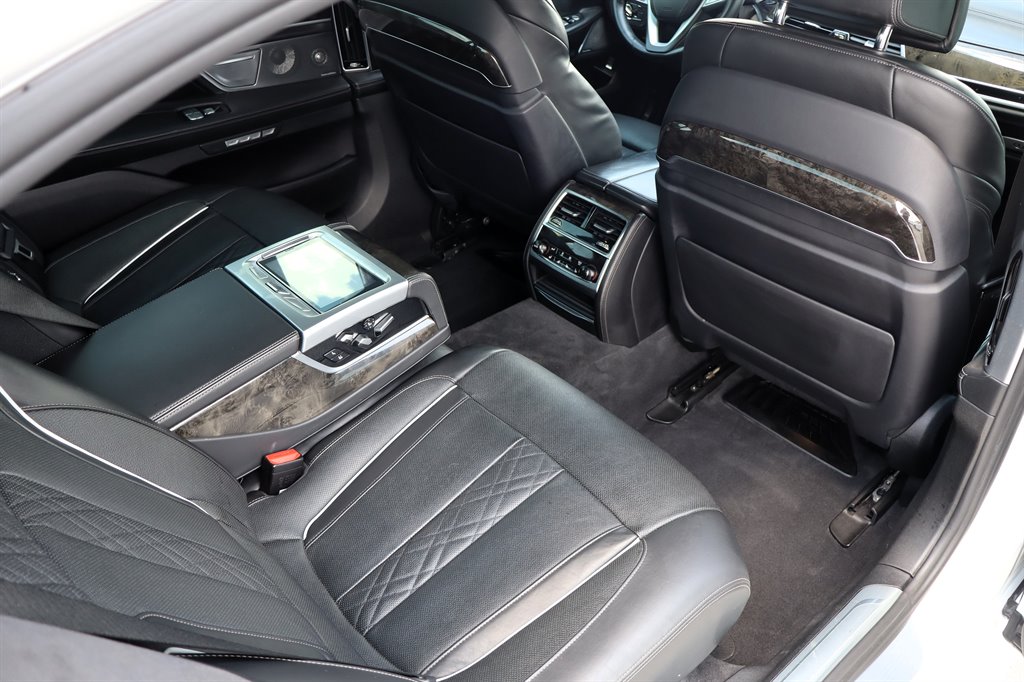 2016 BMW 750i - $17,995