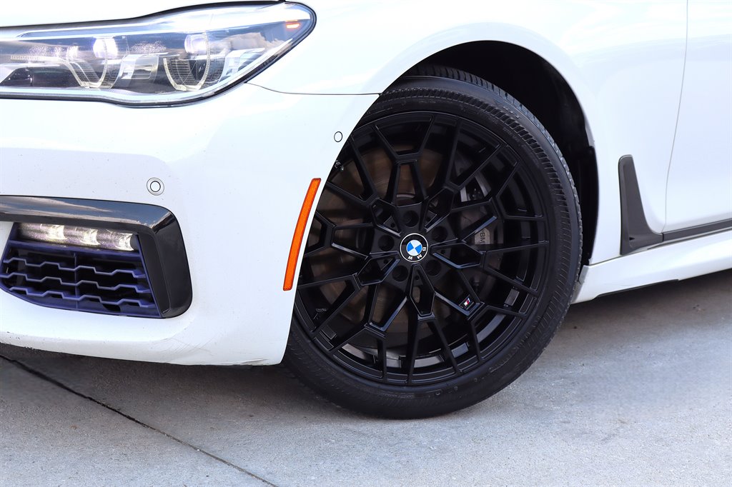 2016 BMW 750i - $17,995