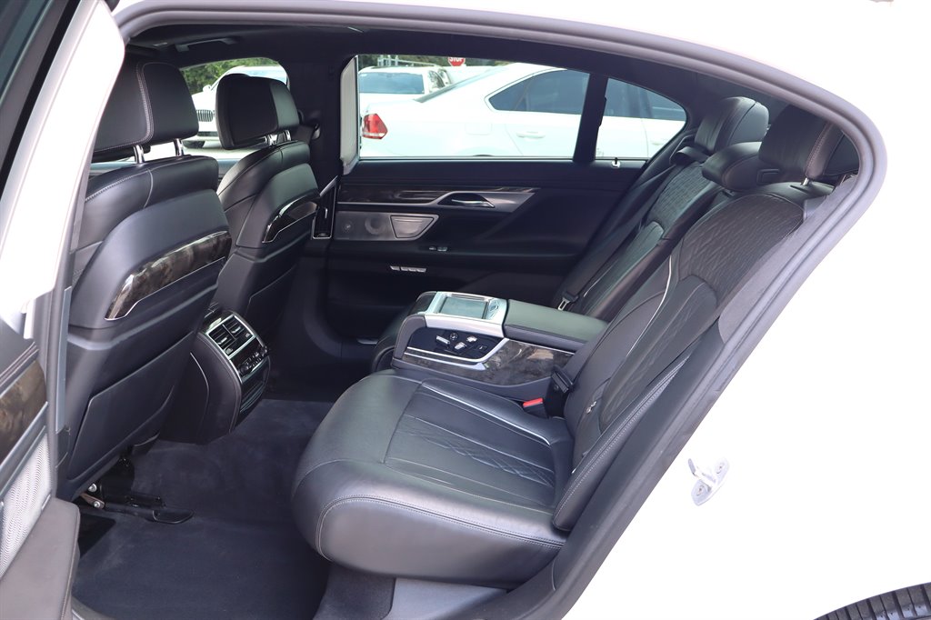 2016 BMW 750i - $17,995