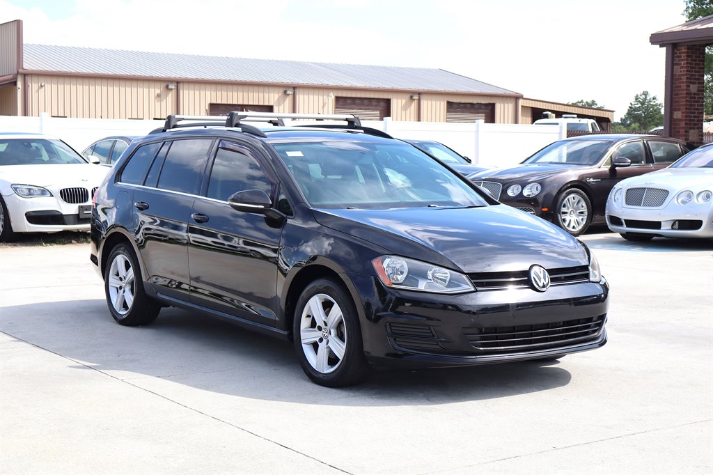 2015 Volkswagen Golf - $11,995