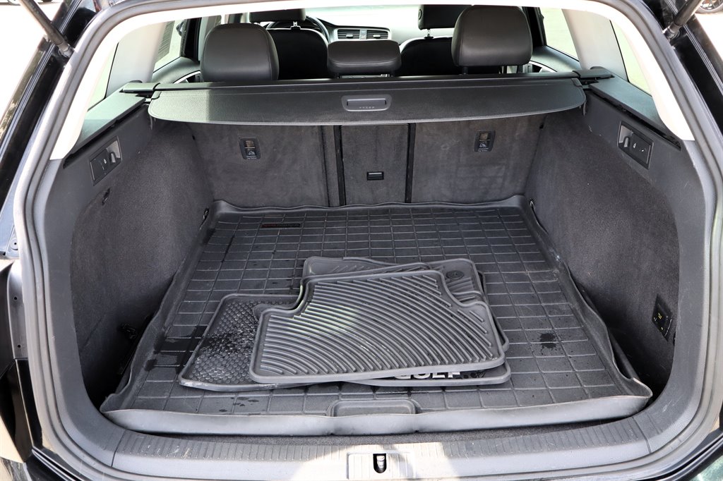 2015 Volkswagen Golf - $11,995