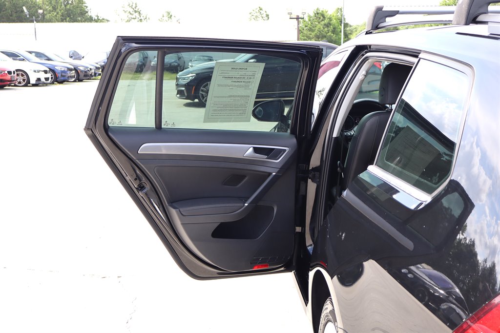 2015 Volkswagen Golf - $11,995