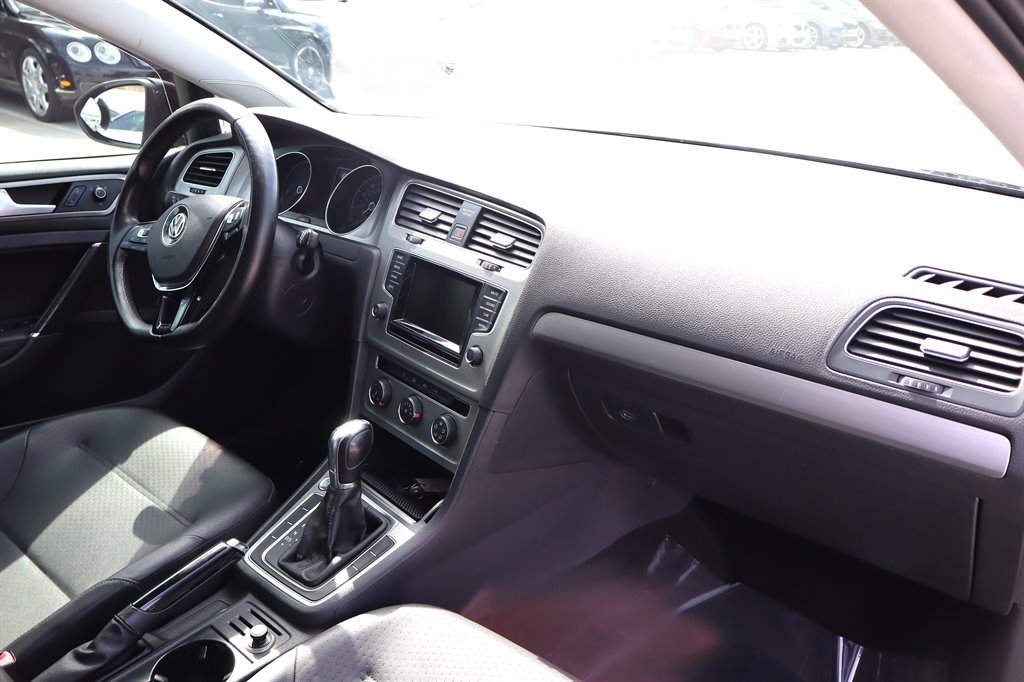2015 Volkswagen Golf - $11,995