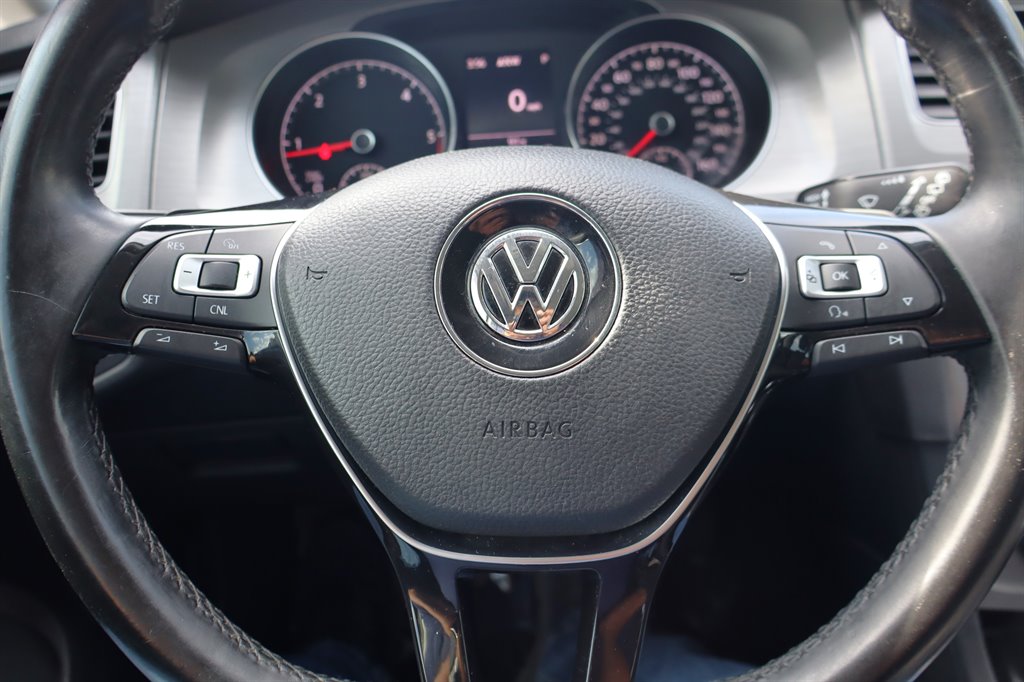 2015 Volkswagen Golf - $11,995
