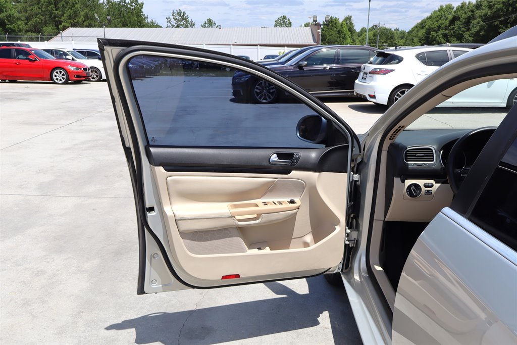 2011 Volkswagen Jetta - $6,995