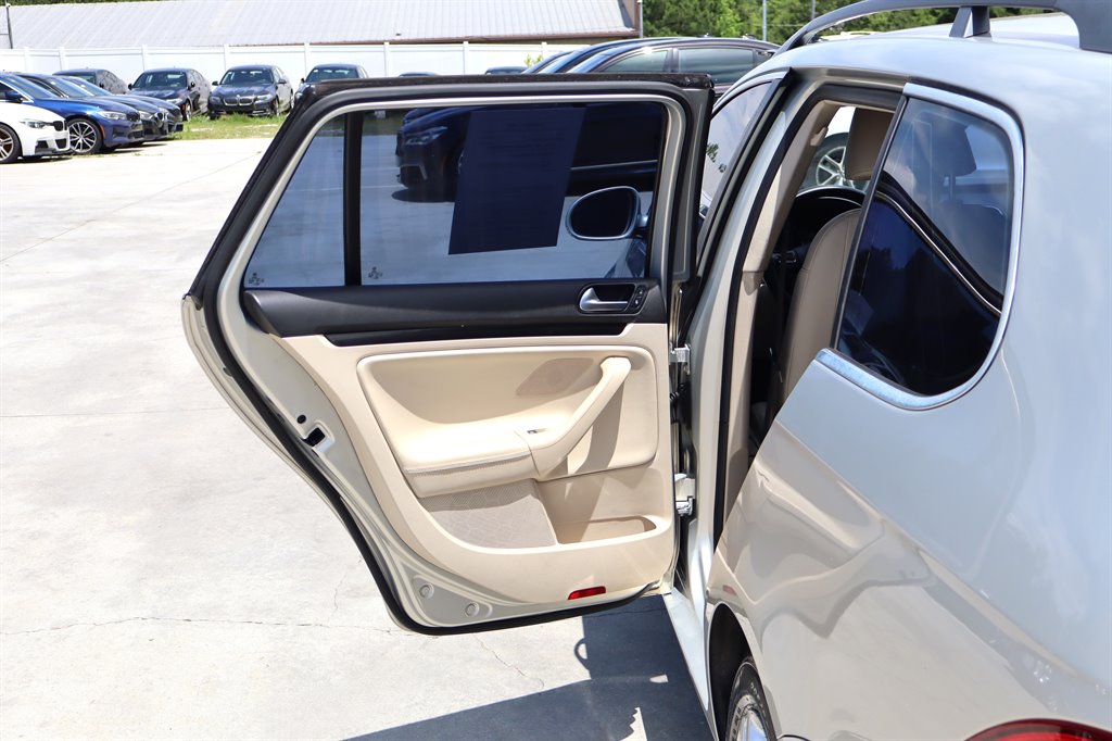 2011 Volkswagen Jetta - $6,995