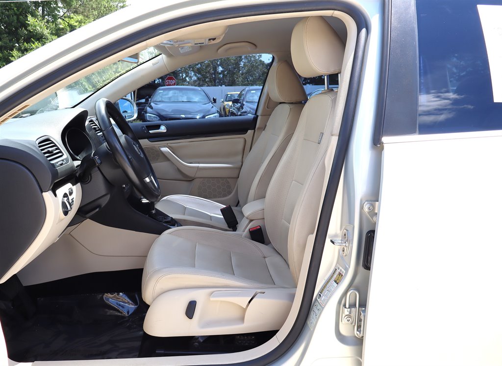 2011 Volkswagen Jetta - $6,995