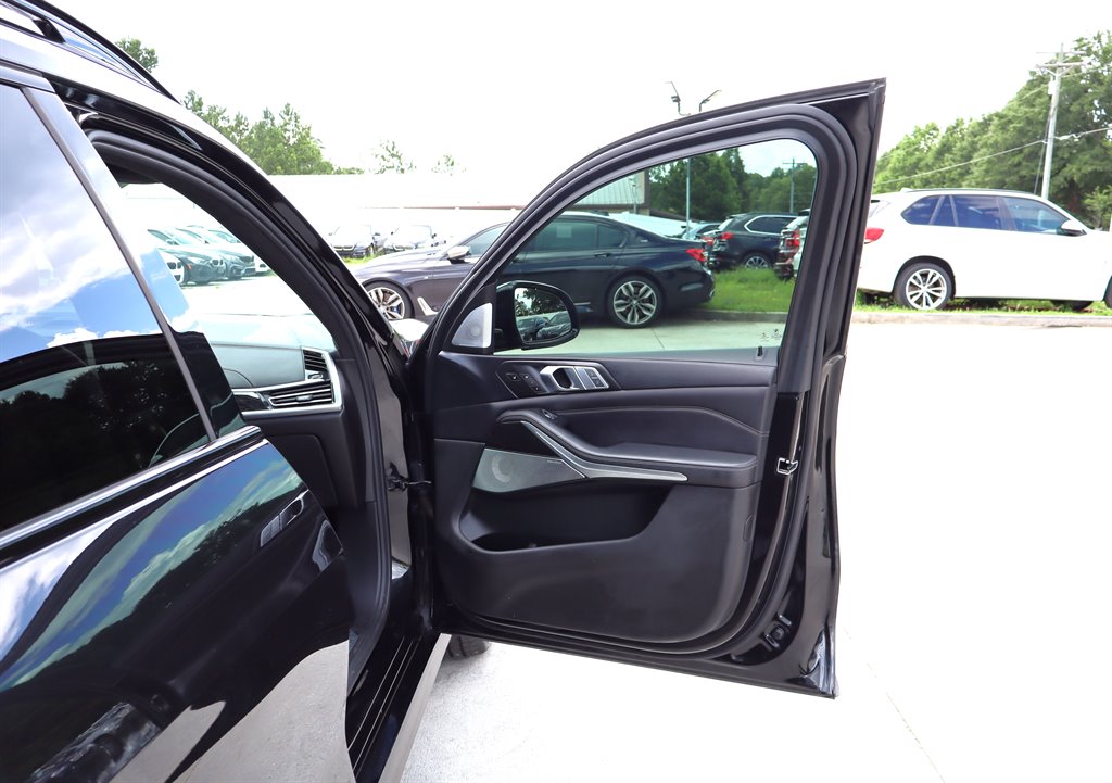 2020 BMW X7 - $27,995
