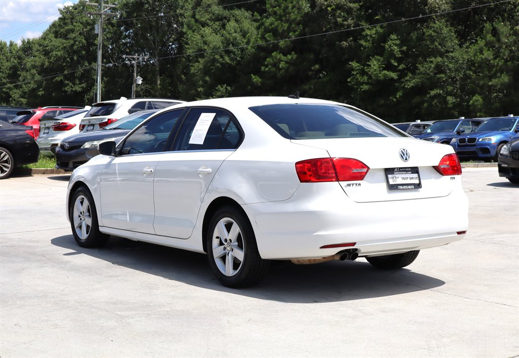 2013 Volkswagen Jetta - $10,995