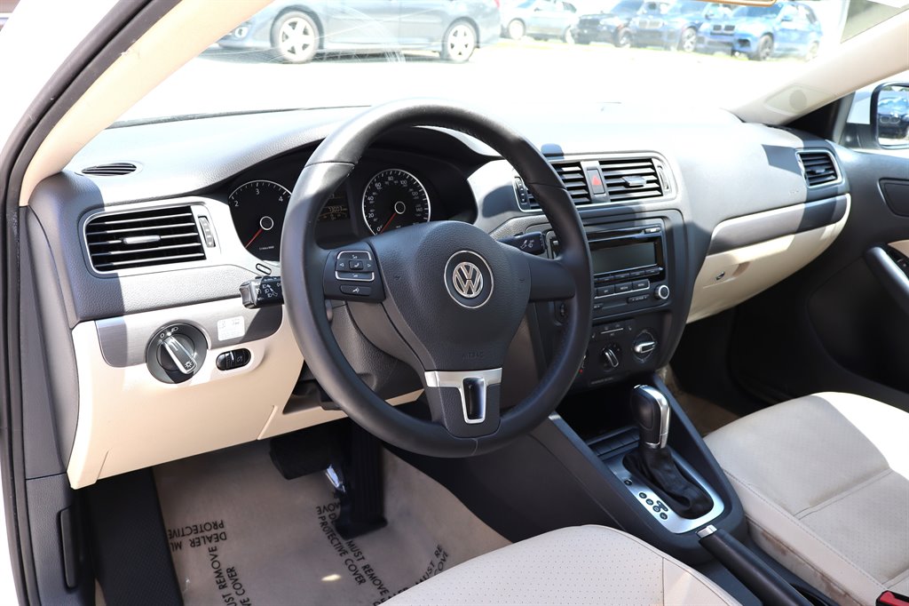 2013 Volkswagen Jetta - $10,995