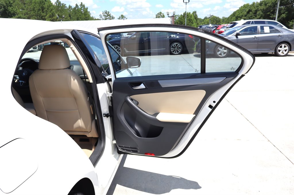 2013 Volkswagen Jetta - $10,995