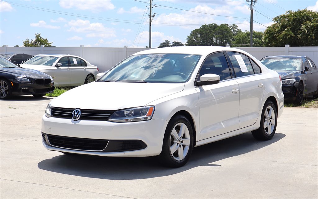 2013 Volkswagen Jetta - $10,995