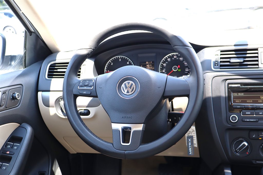 2013 Volkswagen Jetta - $10,995
