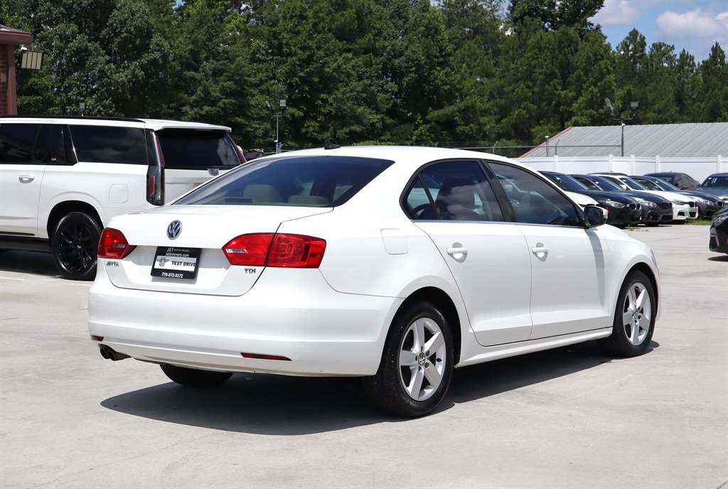 2013 Volkswagen Jetta - $10,995