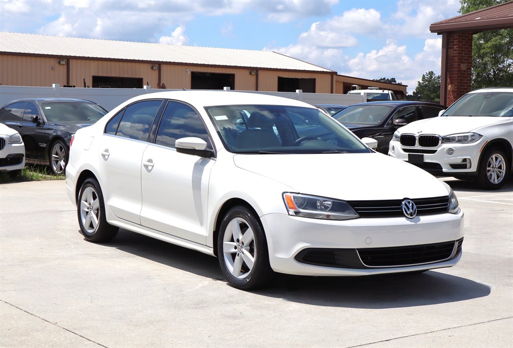 2013 Volkswagen Jetta - $10,995
