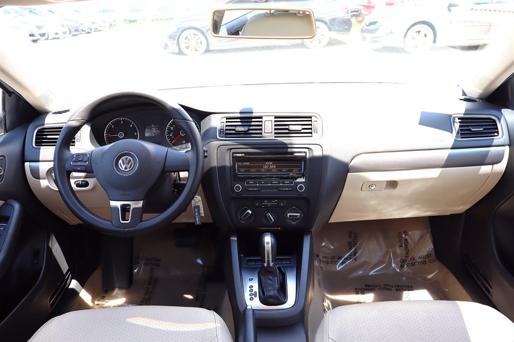 2013 Volkswagen Jetta - $10,995