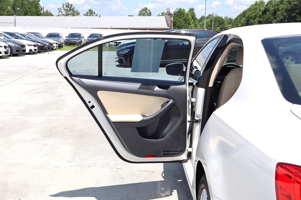 2013 Volkswagen Jetta - $10,995