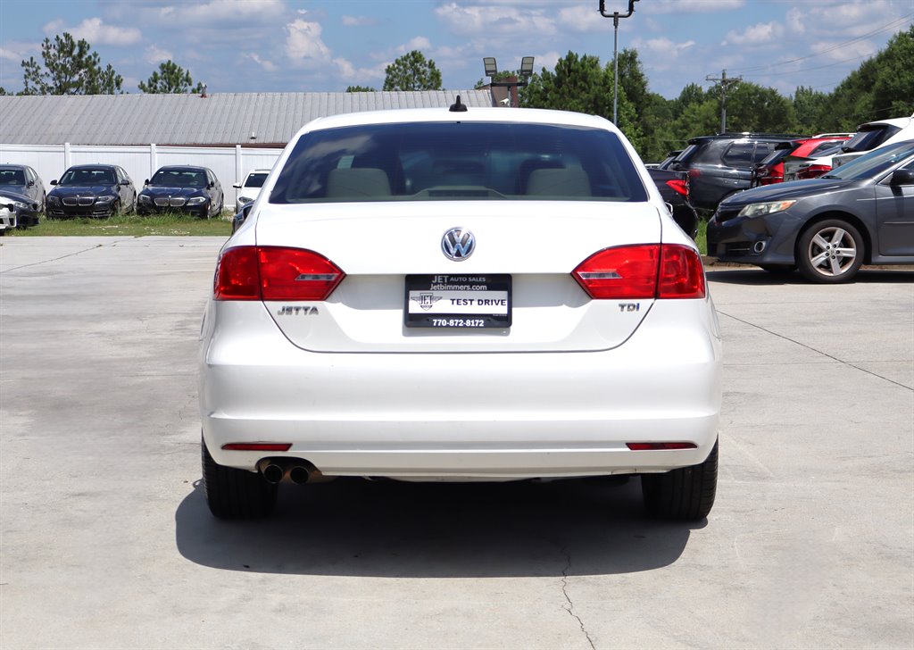 2013 Volkswagen Jetta - $10,995