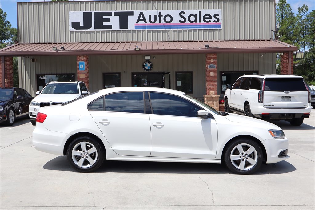 2013 Volkswagen Jetta - $10,995