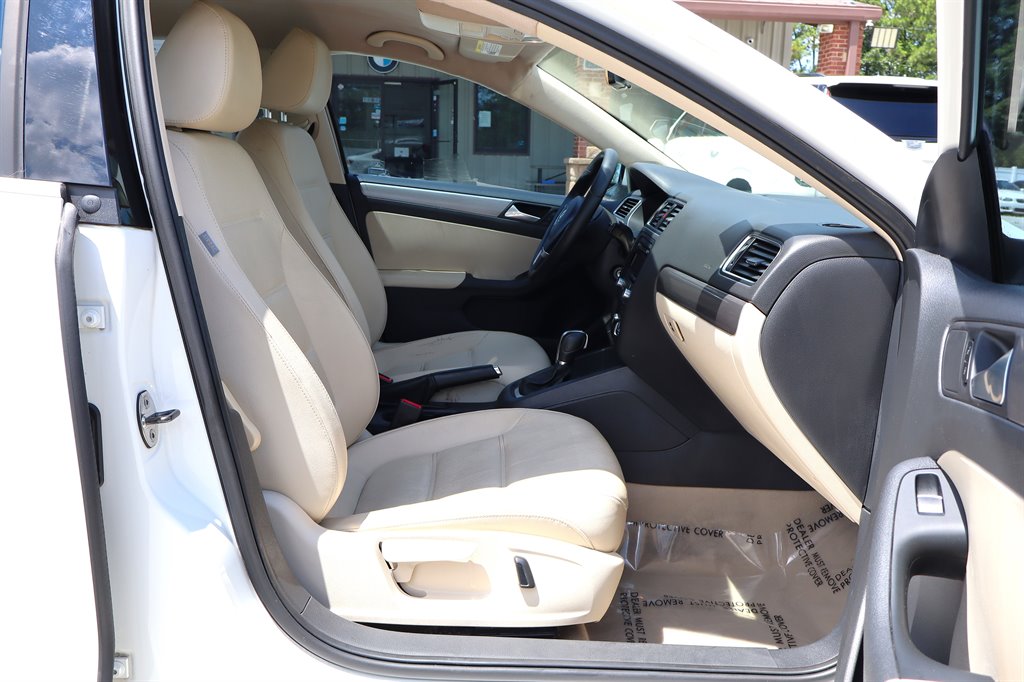 2013 Volkswagen Jetta - $10,995