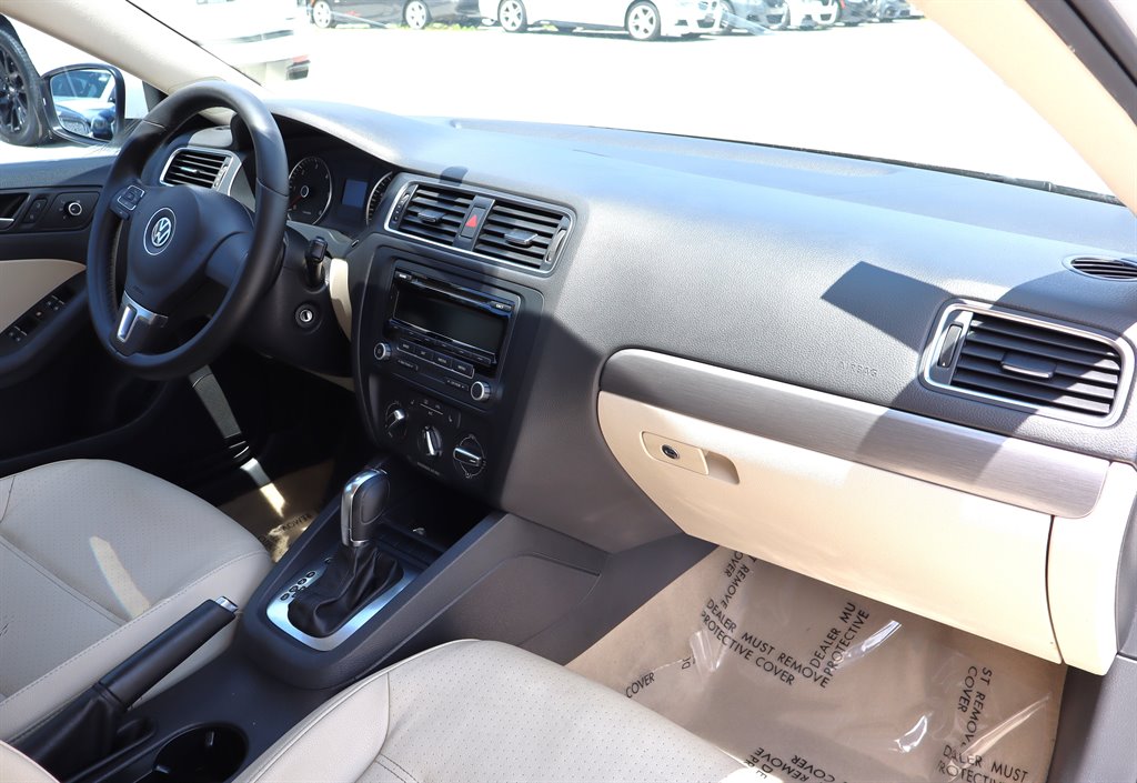 2013 Volkswagen Jetta - $10,995