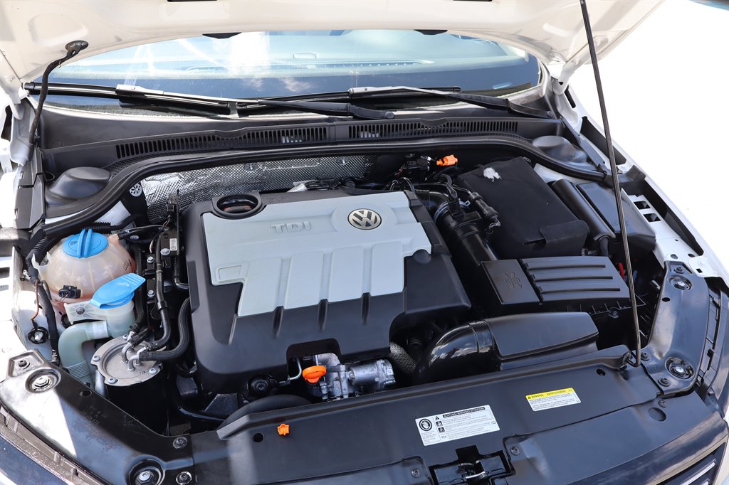 2013 Volkswagen Jetta - $10,995