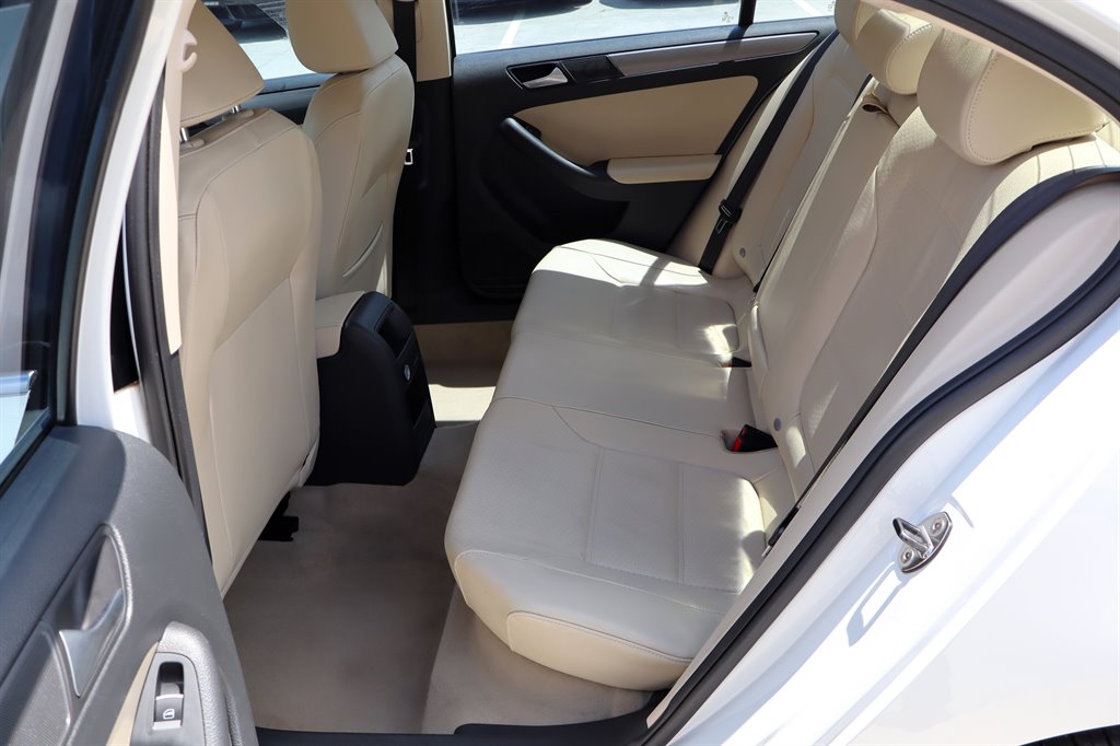 2013 Volkswagen Jetta - $10,995