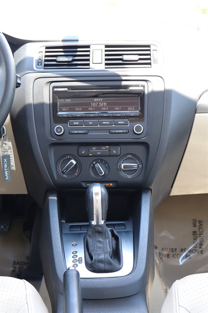 2013 Volkswagen Jetta - $10,995