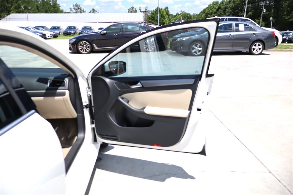 2013 Volkswagen Jetta - $10,995