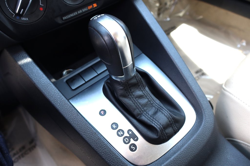 2013 Volkswagen Jetta - $10,995